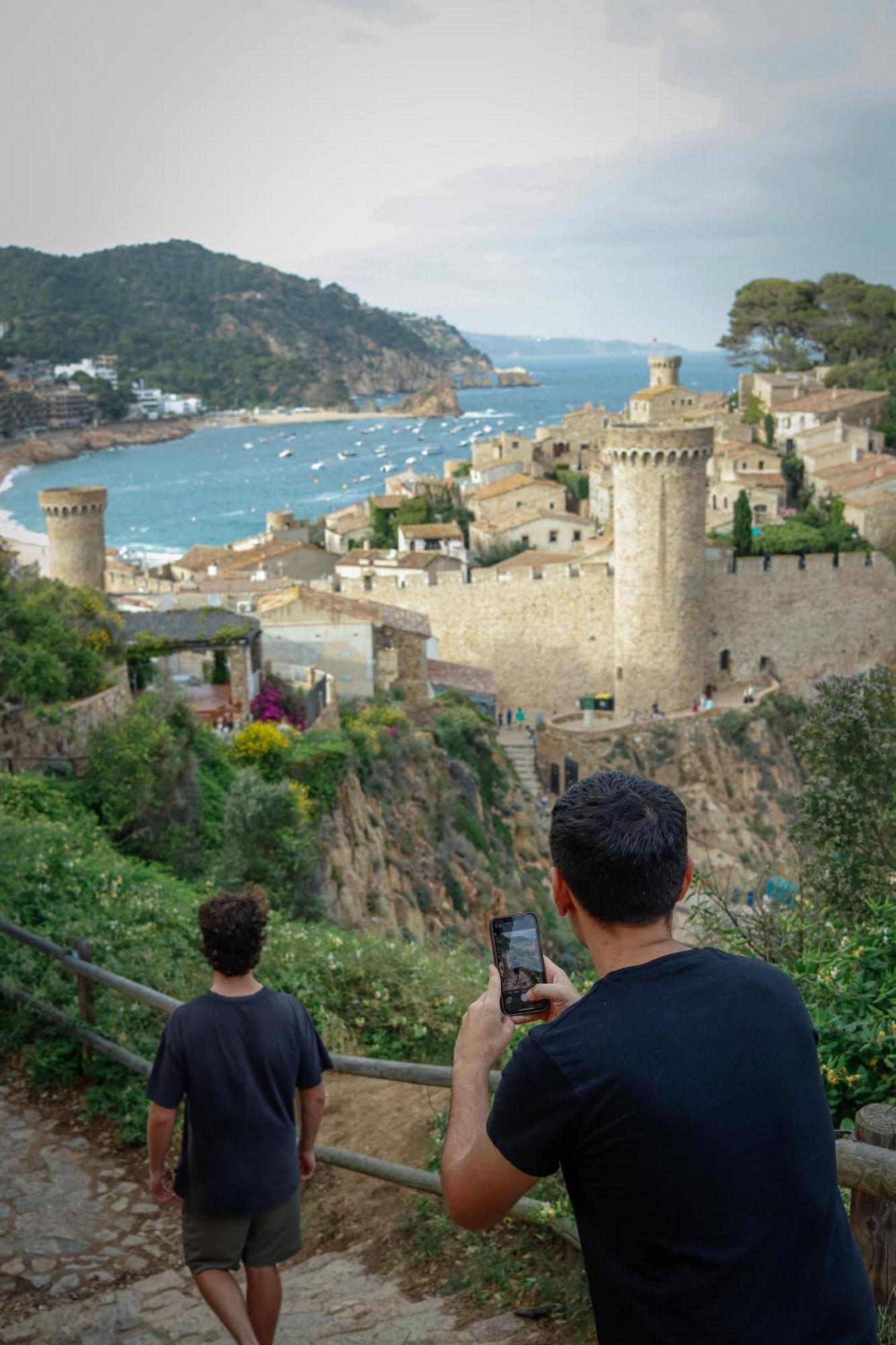 Mana Mana Youth Hostel Tossa de Mar Exterior foto